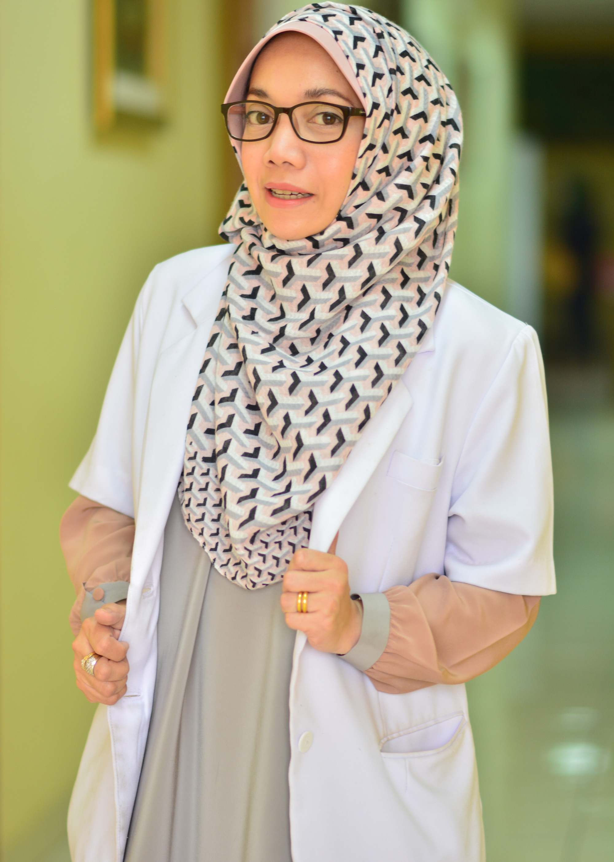 Foto drg. Taty Suprapti Fatimah